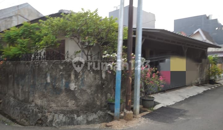 Dijual rumah tua dekat masjid di Puloasem Jakarta Timur