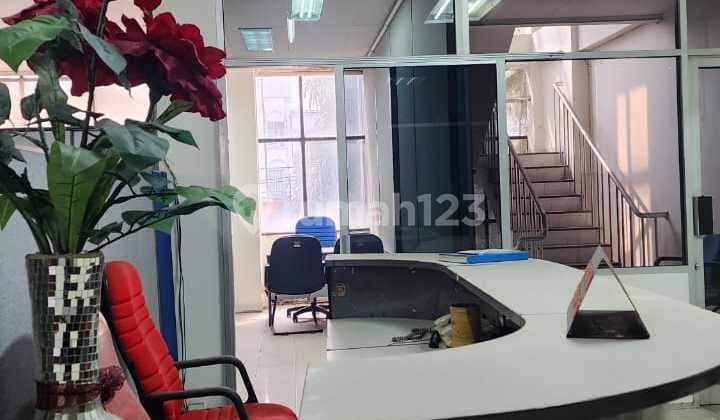 Turun Harga! Gedung Kantor 3 Lantai Dekat Prj Kemayoran