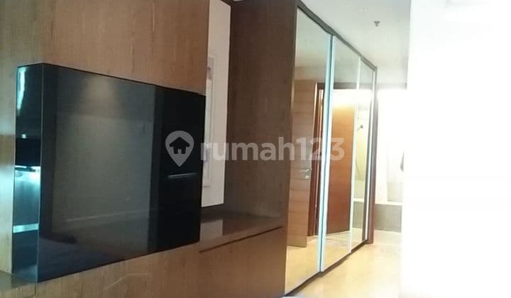 Disewakan apartemen D residence private lift Pakuwon indah