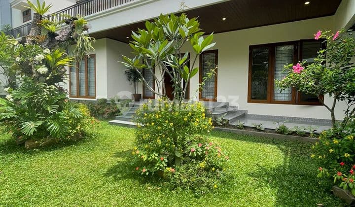 Rumah Mewah Dalam Komplekstaman Luas di Lebak Bulus Jaksel