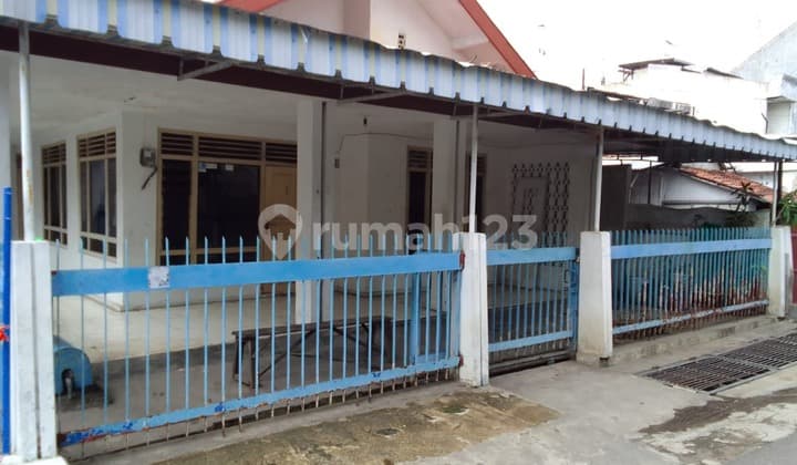 Rumah di Pusat Kota Dekat Pacific Mall