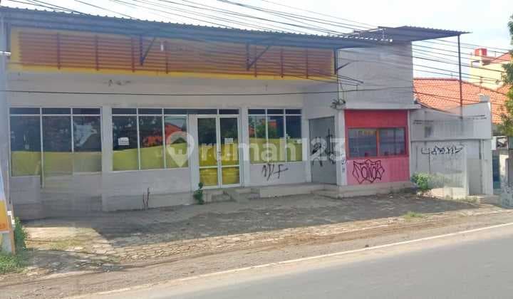 Ruko di Jalur Pantura Dekat Terminal Bus