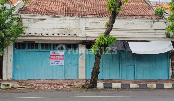 Ruko di Daerah Pertokoan Ruko di Daerah Pertokoan