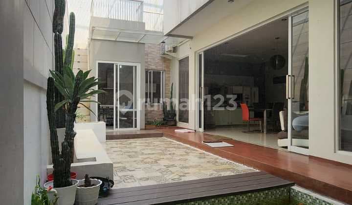 Rumah di Pusat Kota Dekat Sekolah Pius