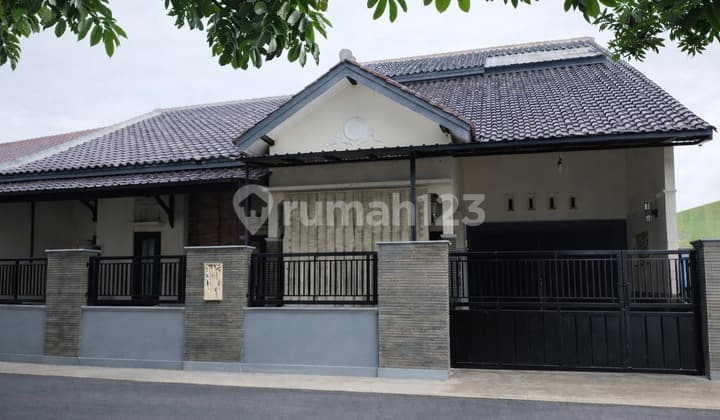 Rumah di Perum Trayeman Dekat Gedung Yaumani Center
