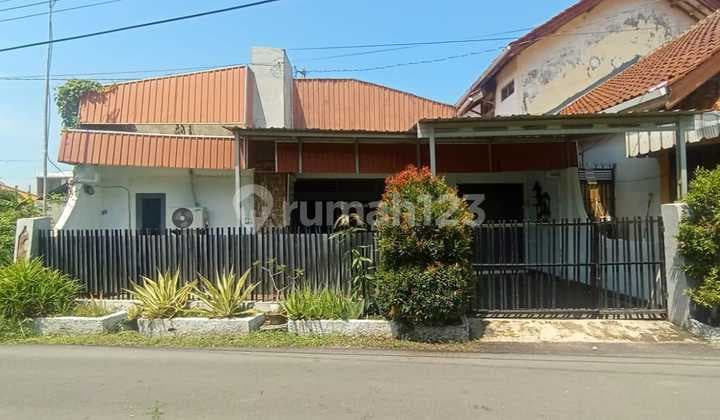 Rumah Siap Huni Pusat Kota Dekat Rita Mall