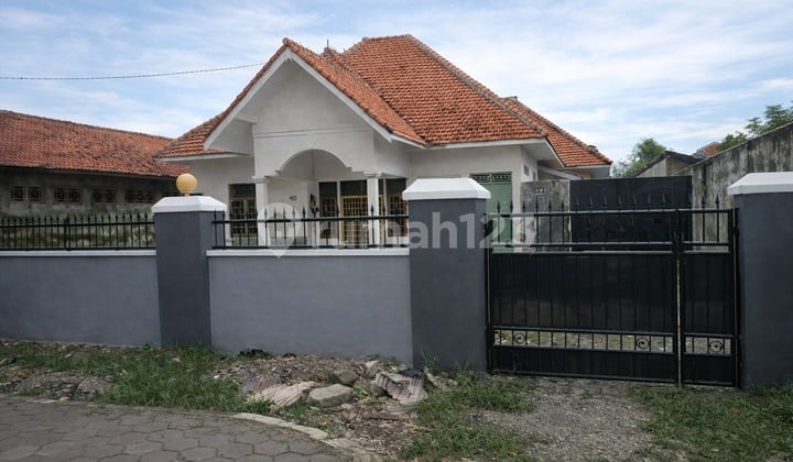 Ready-to-Occupy House Near Gor Tri Sanja
