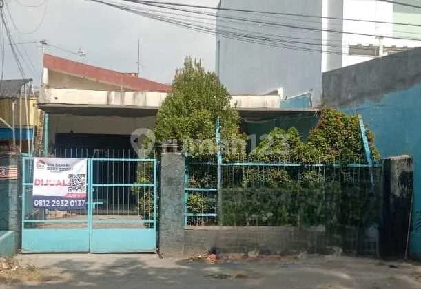 Rumah di Pusat Kota Depan Sekolah Pius Rumah di Pusat Kota Depan Sekolah Pius