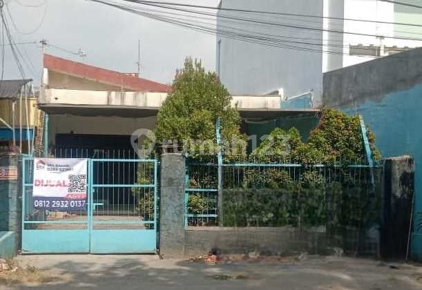 Rumah di Pusat Kota Depan Sekolah Pius