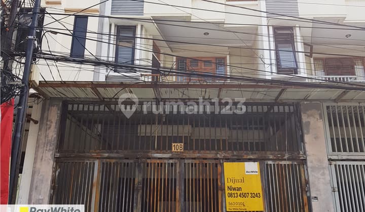 Rumah 3,5 Lantai di Jelambar Jalanan 2 mobil bebas banjir