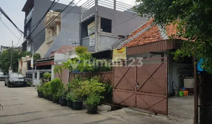 Murah Rumah Lama Hitung Tanah Dekat Halte Bus dan MRT Gajah Mada