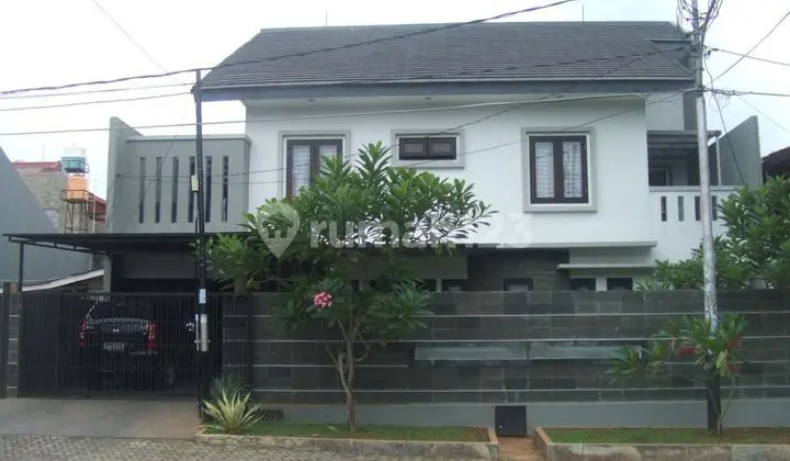 Rumah Bagus Rapi Nyaman di Delman Tanah Kusir Dekat Bintaro