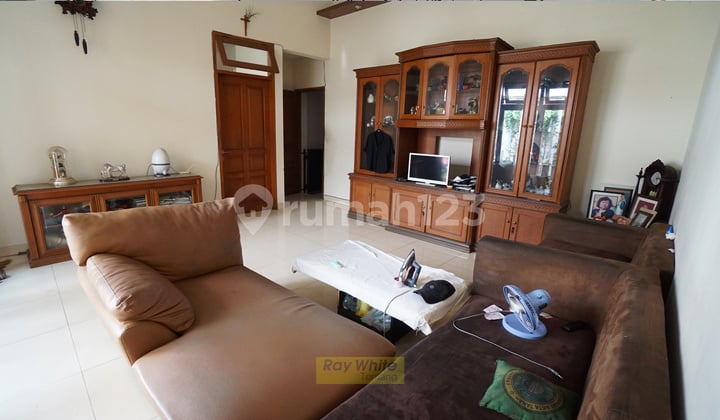 Rumah Tomang Rapi Siap Huni Strategis Tidak Banjir Dekat Mall