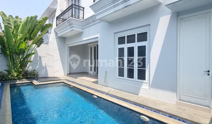 Luxury House in Brawijaya, Kebayoran Baru