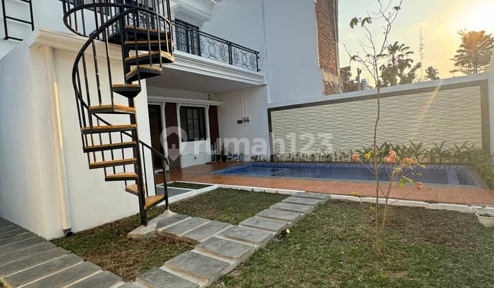 Rumah Mewah Sleman Include Private Pool