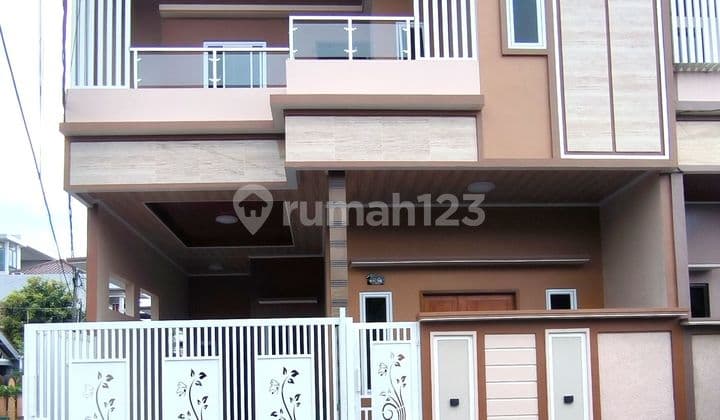 Rumah Baru 2 Lantai Dijual Cantik Huk Berkualitas di Simprug Poris Cluster Terdepan