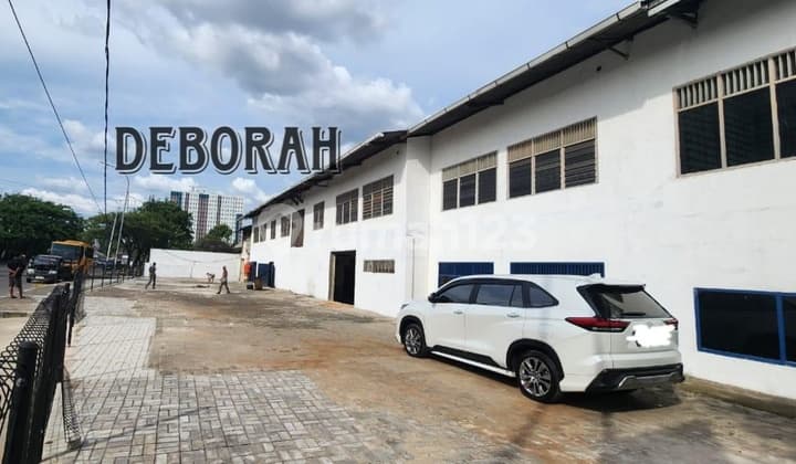 Gudang Pinggir Jalan Raya Di Jakarta Barat Luas 1000m2 Lokasi Strategis Perlu Renov Harga Nego