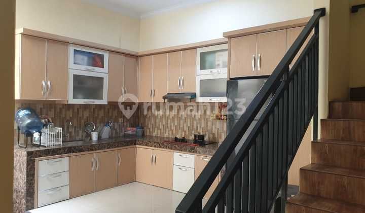 Dijual Cepat Rumah 3 Lantai di Cluster Taman Royal Luas 96M2 Lokasi Strategis