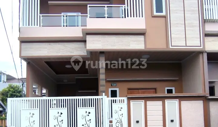 Dijual Rumah Cantik Baru 2 Lantai Modern Minimalis di Cluster Simprug Diporis