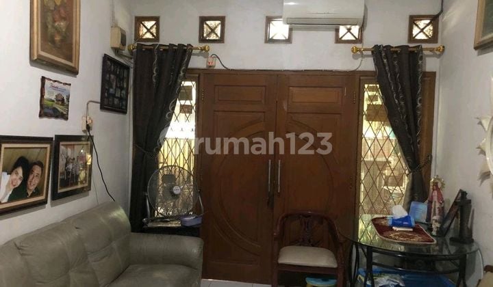Rawamangun, Rumah 2 Lantai Siap Huni, Lokasi Sangat Strategis, Deket Moll, Deket Lrt, Deket Kulinert, Aman, Tidak Banjir, Dalam Komplek
