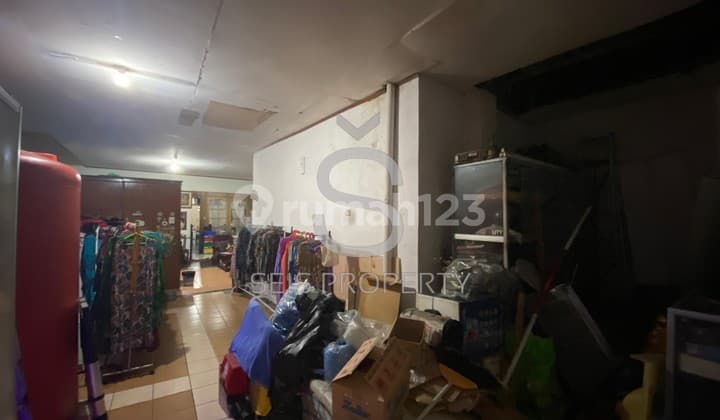 Rumah Bagus Semi Furnished SHM di Mainroad Kopo Bandung, Bandung