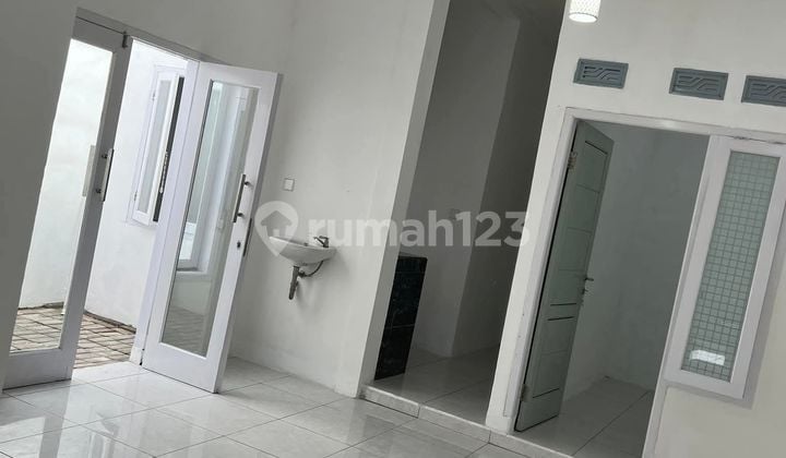 Rumah Bagus Unfurnished SHM Sarijadi, Bandung siap huni