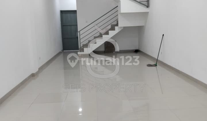Ready to Occupy, Shop House, 2 Floors, Freehold, Flood-Free in Cijerah Bandung