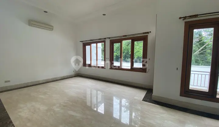 Rumah Mewah Intercon Puri, 3 Lantai, Ukuran 17X30 Sudah Renovasi