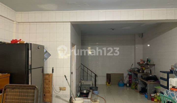 Jelambar Dijual Rumah Pinggir Jalan, siap huni ukuran 5x15m2 SHM