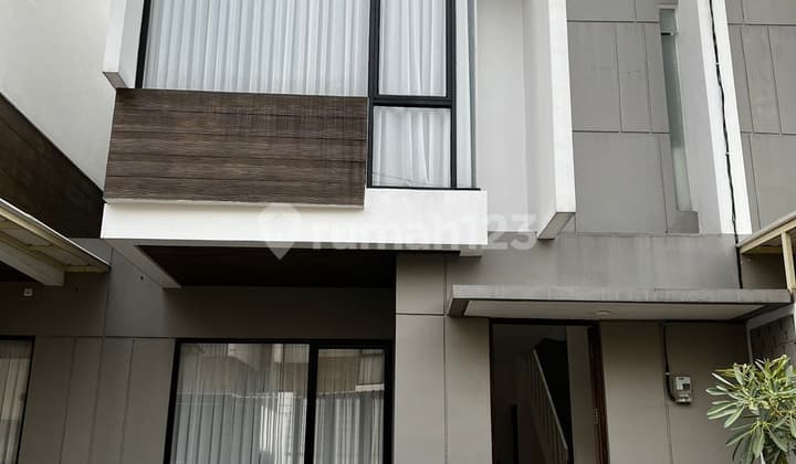 Rumah Cantik Siap Huni di Ciputat Lokasi Stategis Kt 3+1 Km 3+1 Surat SHM