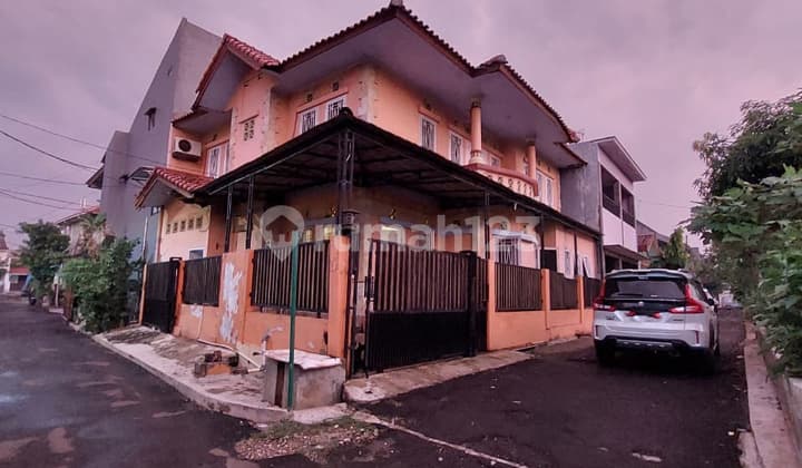 Rumah Depan Taman Komplek dan Lokasi Strategis @Jombang