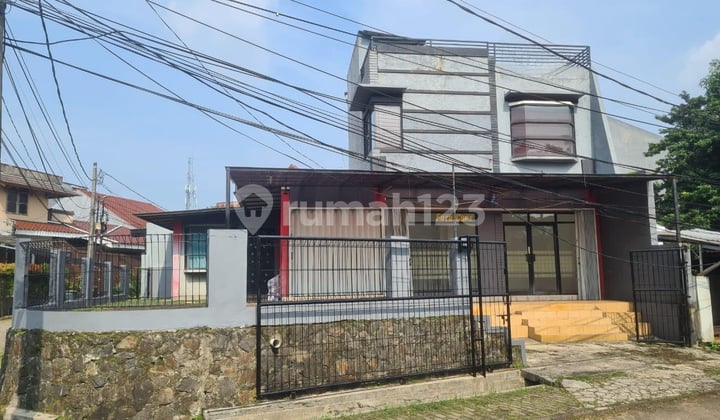 Ready-to-Use Shop House and Strategic Location 2½ Floors @Ciputat