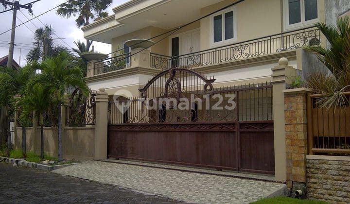 Rumah ada kolam renang di Darmo Permai Selatan