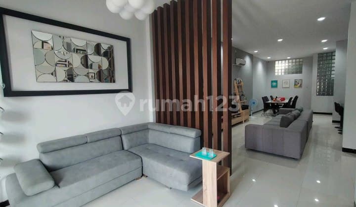 Rumah Mewah Jalan Utama Dian Regency Eastern Park Surabaya