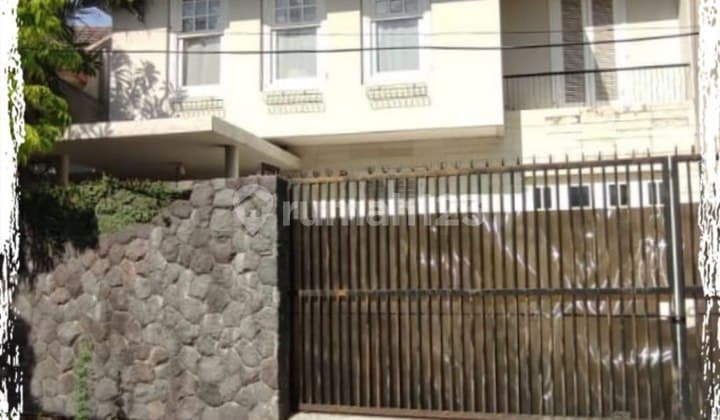 Rumah Simpang Darmo Permai Selatan Surabaya