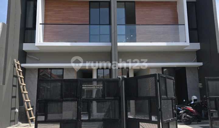 Rumah Dijual Baru 2 Lantai Semalang Indah Sukolilo 2,3M LT 100 LB 150 4+1Kt SHM Hunian Modern Rev.a332