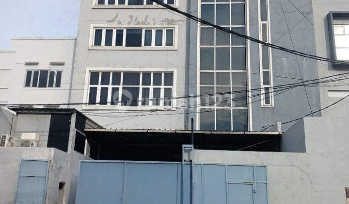 Jual Gudang Strategis 4 Lantai Siap Pakai di Kawasan Industri Kamal Muara, Penjaringan