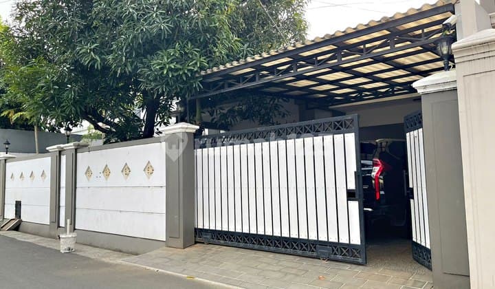 Sell Cheap Luxury House Strategic Location in Mampang, South Jakarta