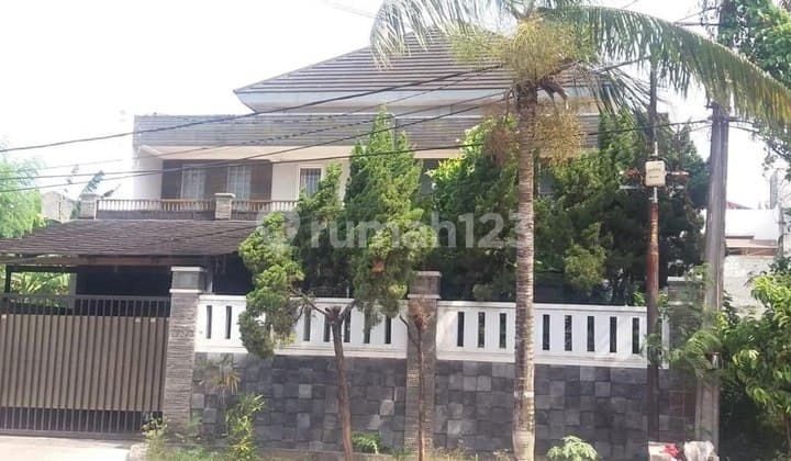 **ENGLISH TRANSLATION:**
For Sale: A 2.5-Story Ready-to-Occupy House with Large Parking, Suitable for Business in Billymoon Complex, Duren Sawit