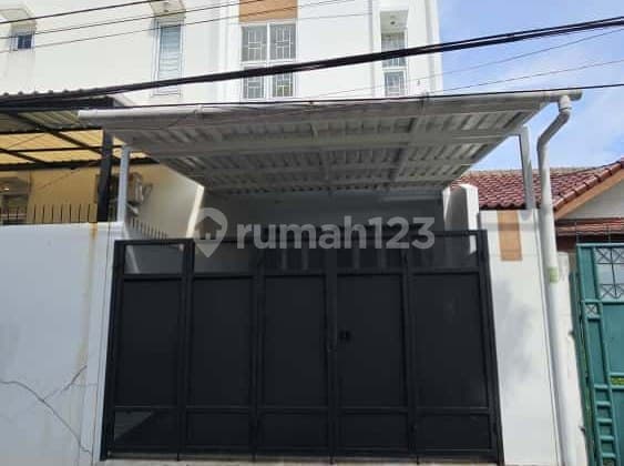 Jual Rumah 3 Lantai di Kawasan Strategis Duri Kepa