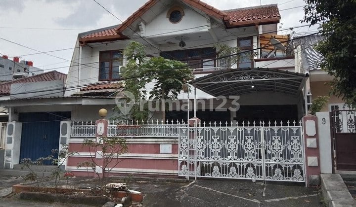 Rumah 2 Lantai + Kios di Lokasi Strategis Tanjung Duren, Jakarta Barat