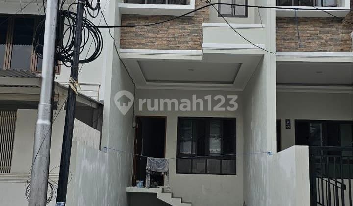 For Sale/For Rent 3-Storey New House Ready to Occupy in Exclusive Greenville Complex, West Jakarta