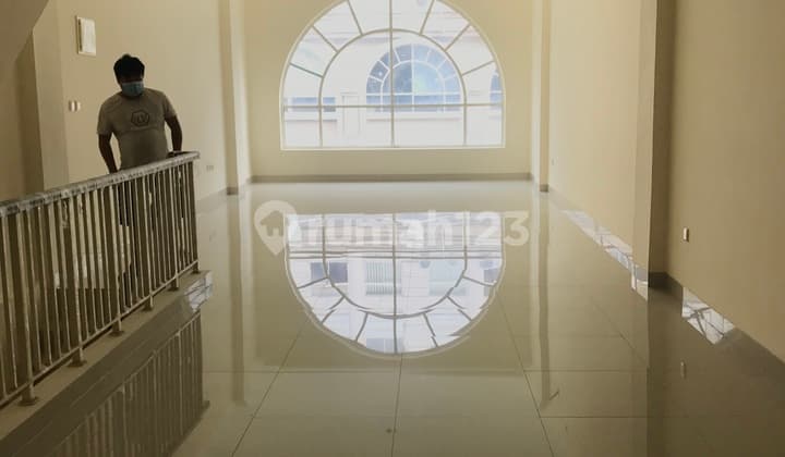 Ruko Crown Green Lake City Siap Huni Termurah Cocok Utk Kantor