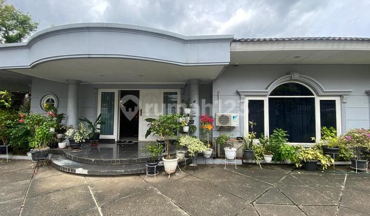 Spacious House With Swimming Pool in Premium Location Kebayoran Baru