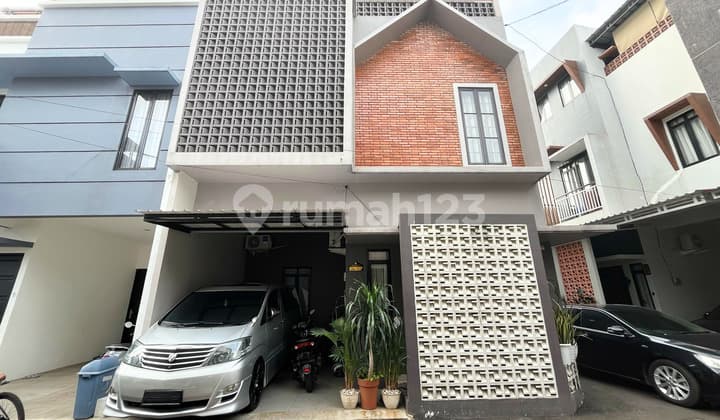 Rumah Full Furnished 3 Lantai Desain Minimalis Modern Siap Huni Dengan Rooftop Cantik