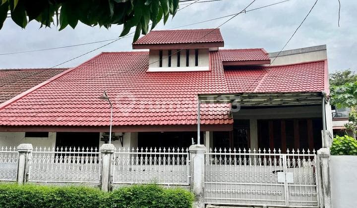 Rumah Nyaman Luas 206M2 di Ciputat - Lokasi Strategis