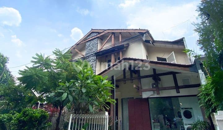 Rumah Luas Dalam Komplek Nyaman dan Strategis Selangkah ke MRT Lebak Bulus