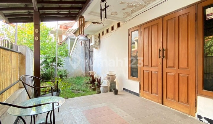 Rumah Murah 2 Lantai Dengan 5 Kamar Tidur Dalam Komplek Strategis di Cinere