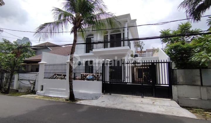 Rumah Baru Besar di Setiabudi, Jakarta Selatan Dekat ke Sudirman City Walk, Taman Suropati, Bundaran Hi, Grand Indonesia