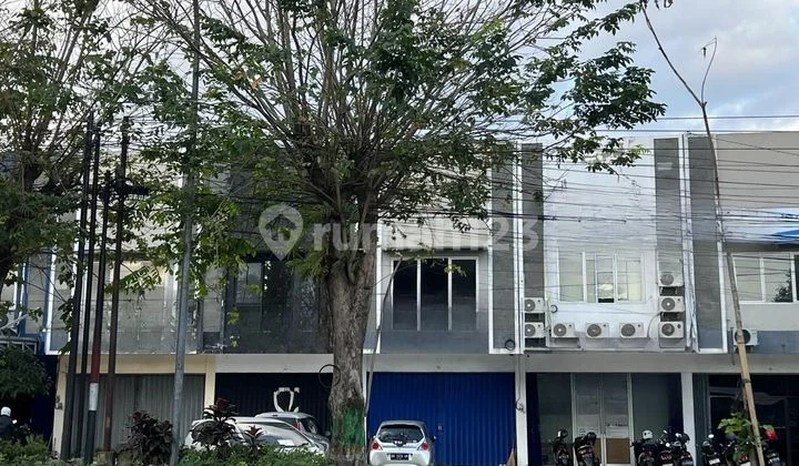 Strategic shop house by the main road near SCH, UGM, JCM, Jombor Terminal, Palagan St, Magelang St, etc. Strategic shop house by the main road near SCH, UGM, JCM, Jombor Terminal, Palagan St, Magelang St, etc.